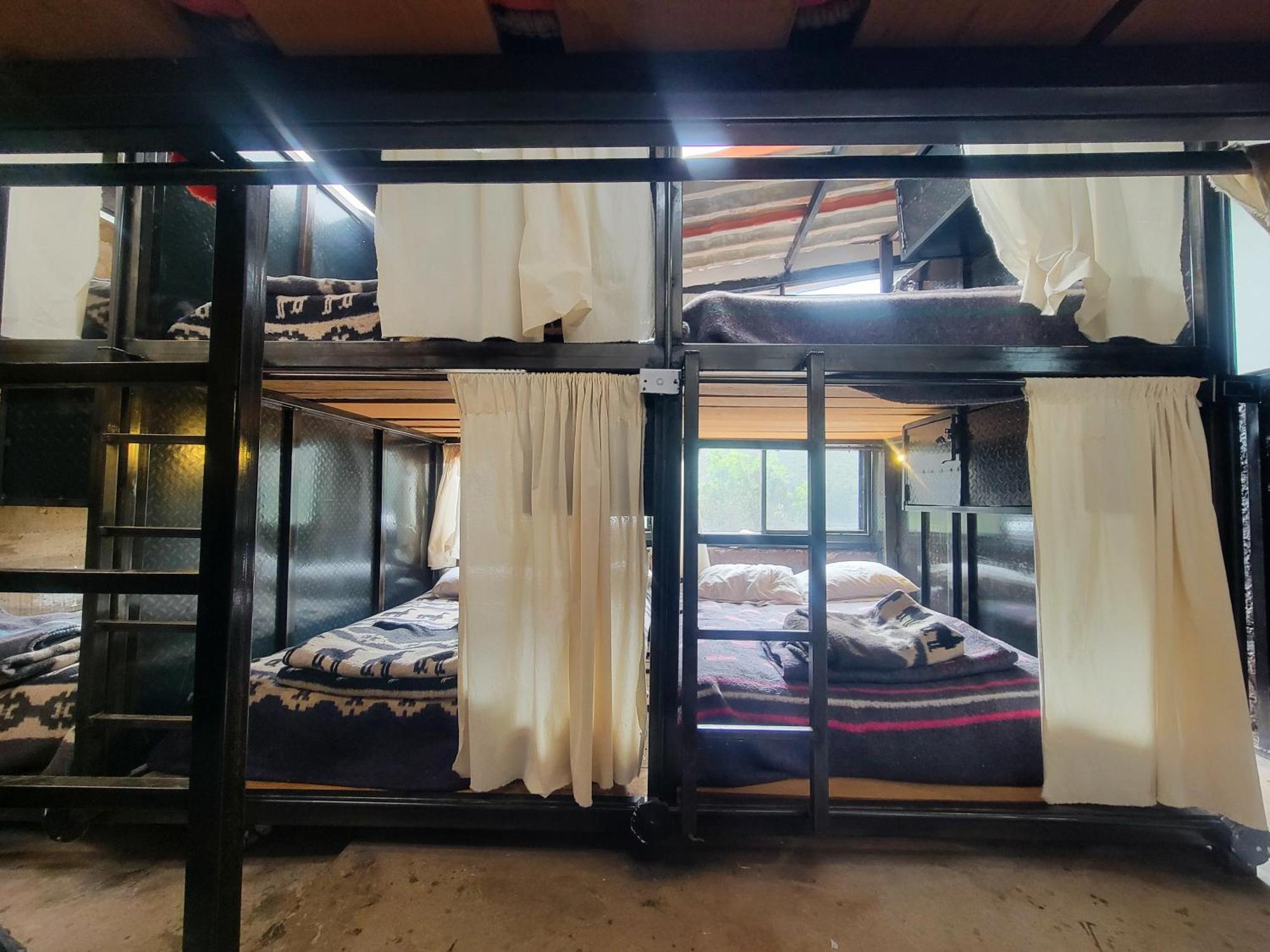 Wolf Totem Steam Punk Guesthouse Писак Стая снимка